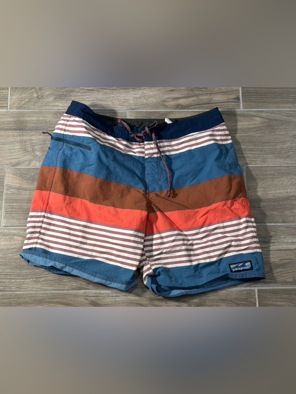 Patagonia Wavefarer Trunks Board Short Mens Size 32 Beach Striped Swim